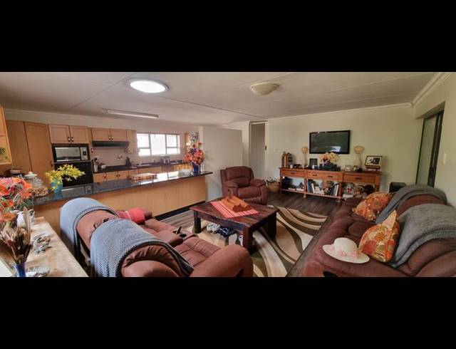 3 BEDROOM HOUSE FOR SALE IN FRAAIUITSIG